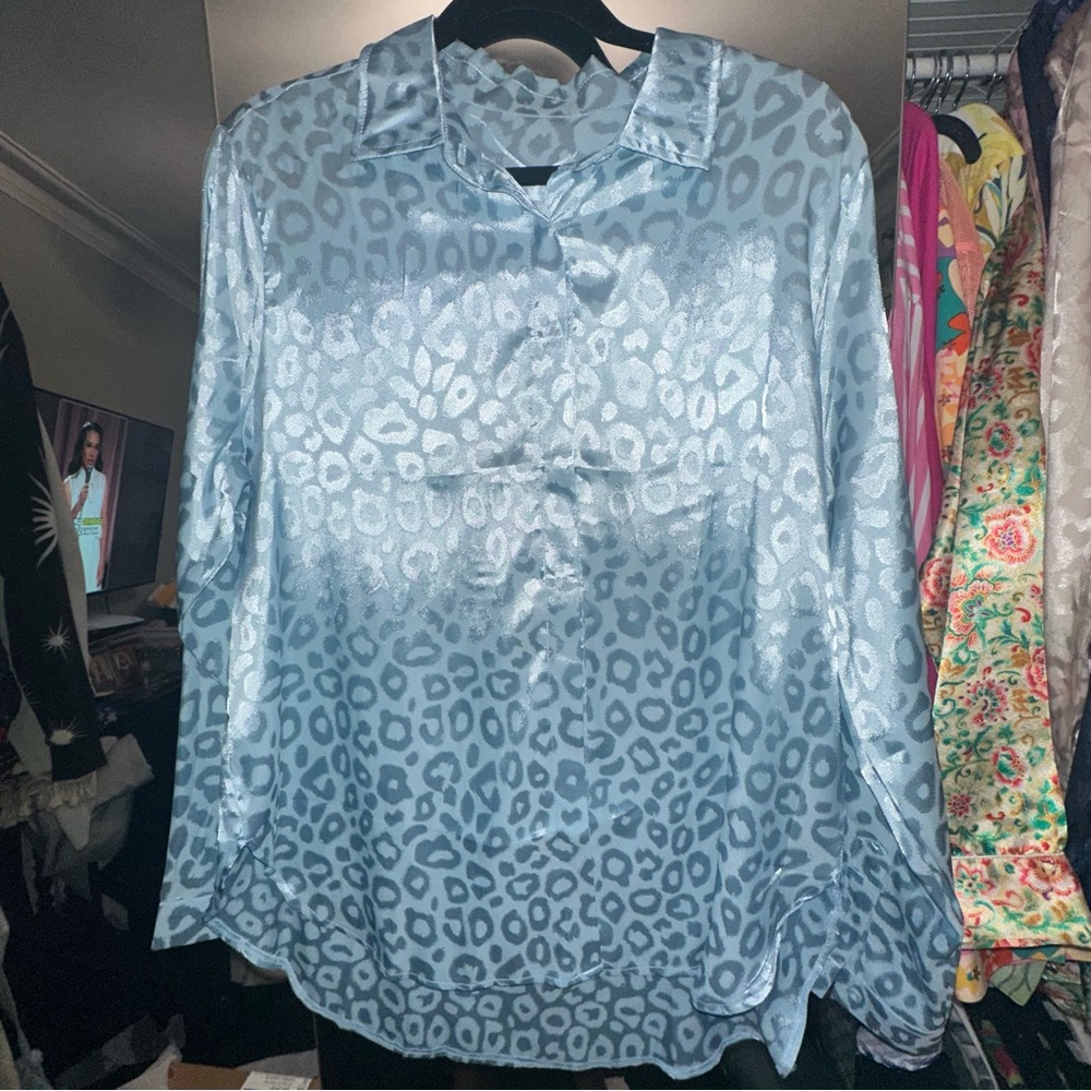 LIGHT BLUE LEOPARD PRINT BUTTON DOWN XL